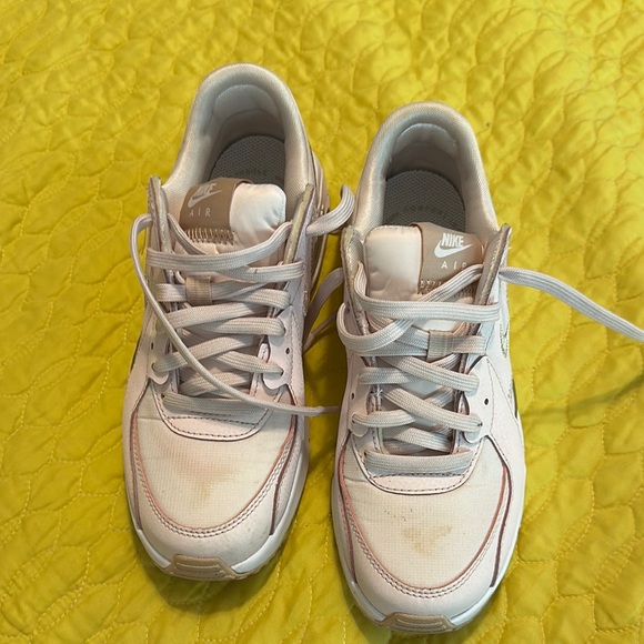 Nike AIRMAX Women's Light Pink and Gold Sneakers size 7 - Picture 4 of 5